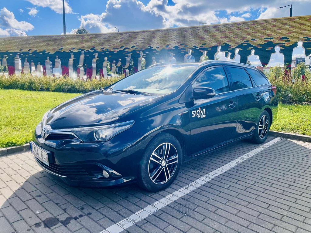 Toyota Auris car rental